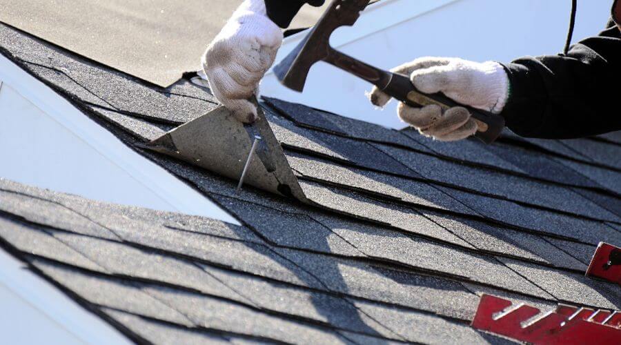 Professional gutter cleaning in Carson City, MI